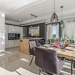 וילה Milly Vrh (Krk)